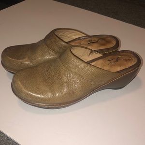 SOFTWALK Murietta Light Brown Mules 9M